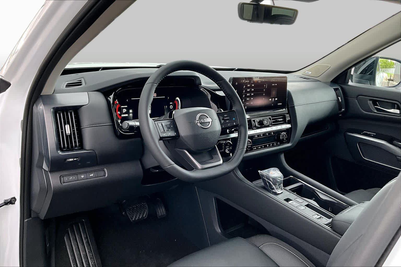 New 2026 Nissan Pathfinder SL FWD image 10
