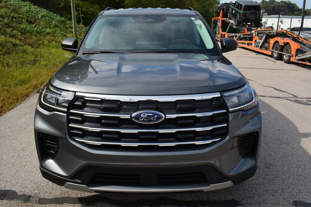 Used 2025 Ford Explorer Active image 2