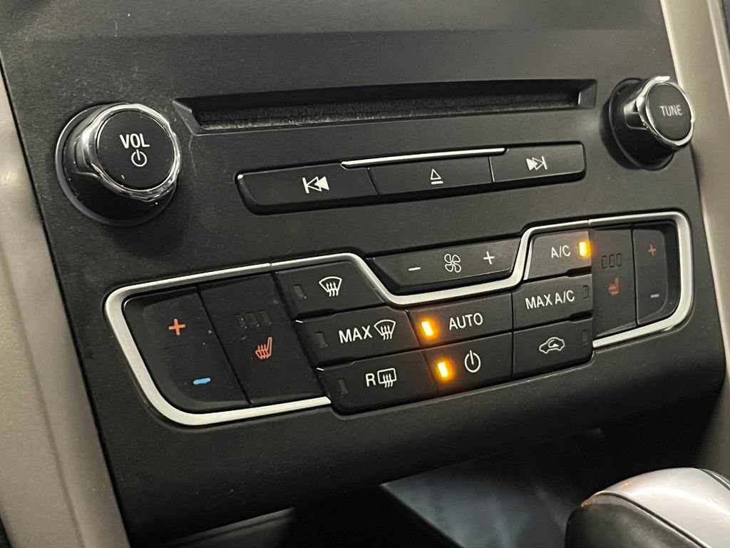 Used 2016 Ford Fusion SE w/ Equipment Group 202A FWD image 8