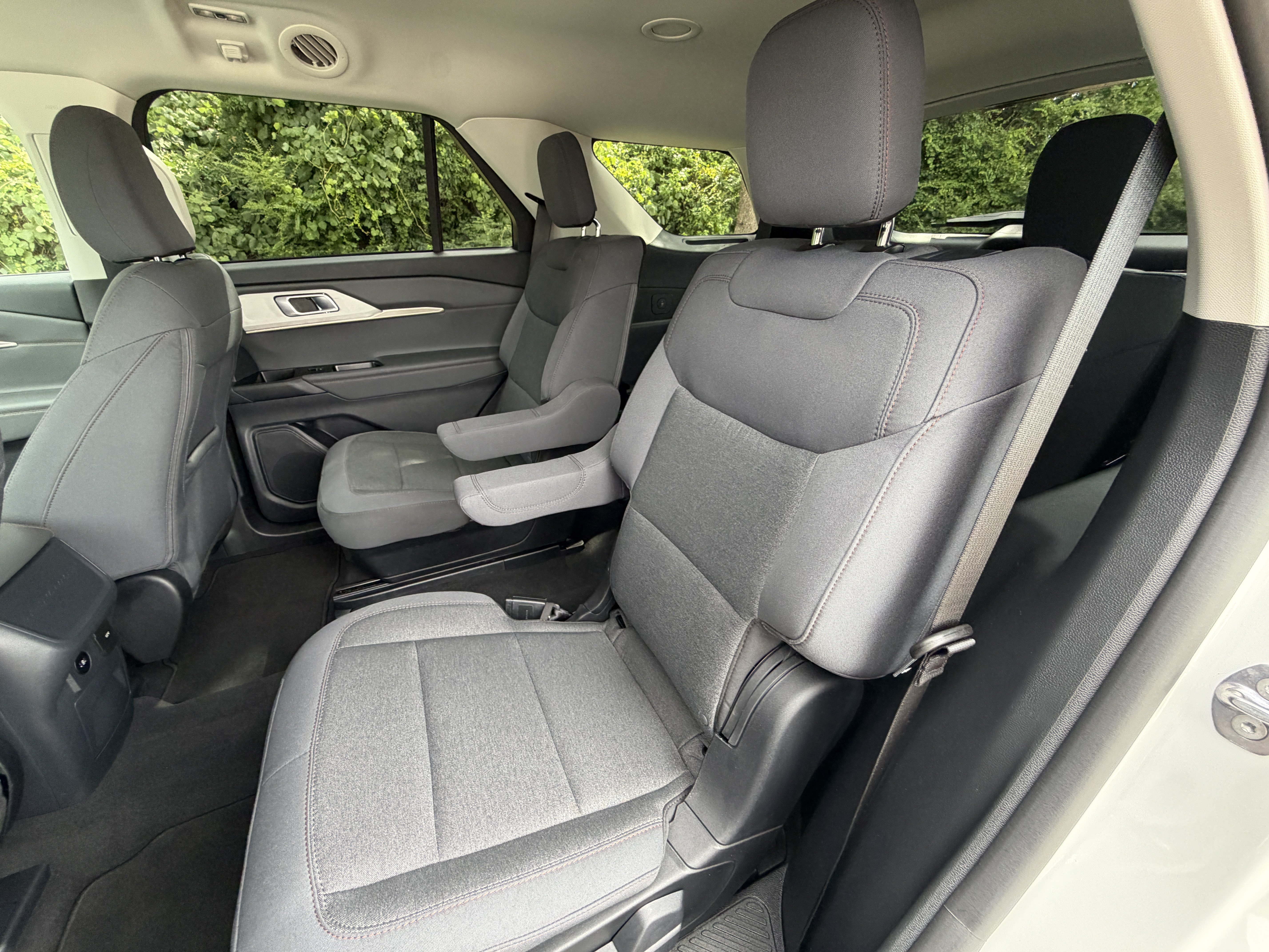 Used 2025 Ford Explorer Active RWD image 17
