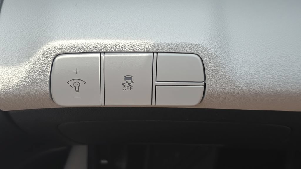 New 2026 Hyundai Elantra Limited FWD image 26