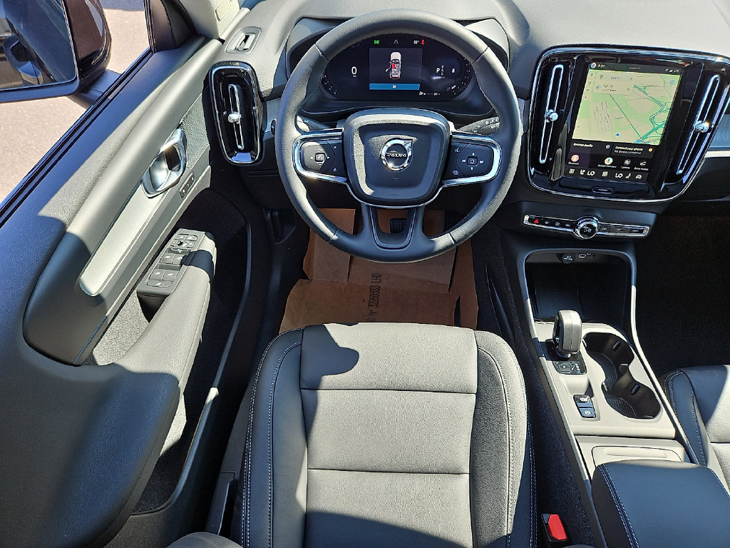 New 2026 Volvo XC40 B5 Core w/ Climate Package AWD/4WD image 9