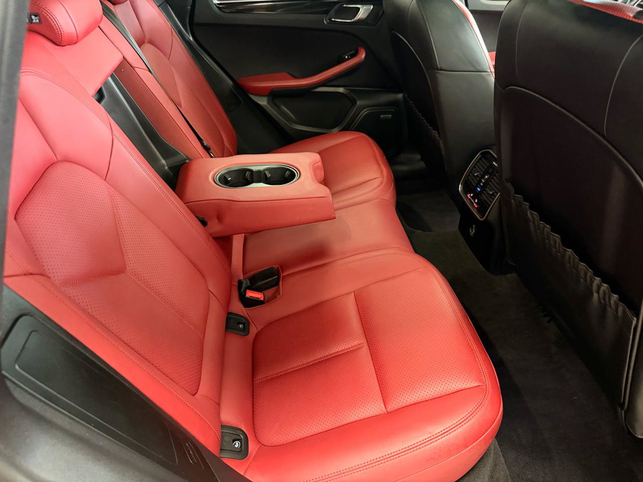 Used 2018 Porsche Macan AWD/4WD image 18