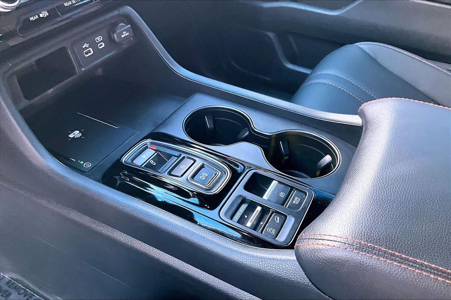 Used 2025 Honda Pilot TrailSport image 16