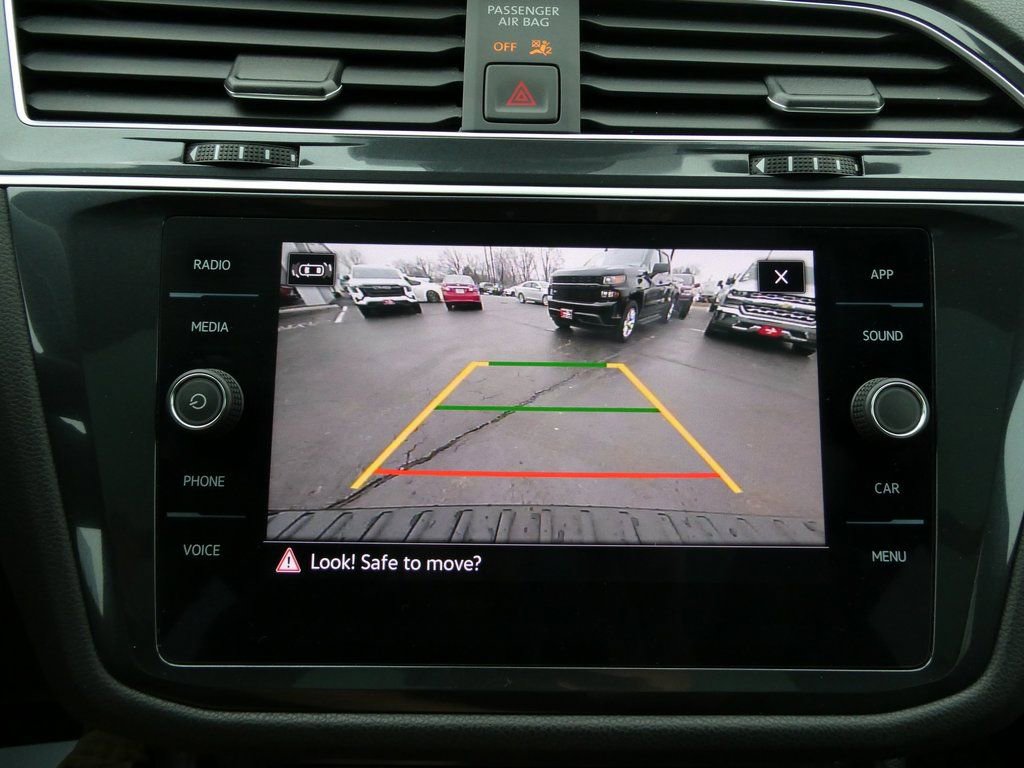 Used 2024 Volkswagen Tiguan SE R-Line image 31