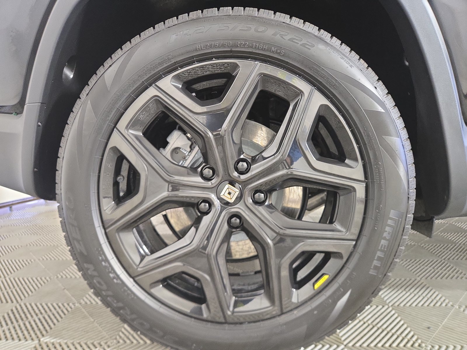 Used 2025 Rivian R1S Adventure Dual AWD/4WD image 12