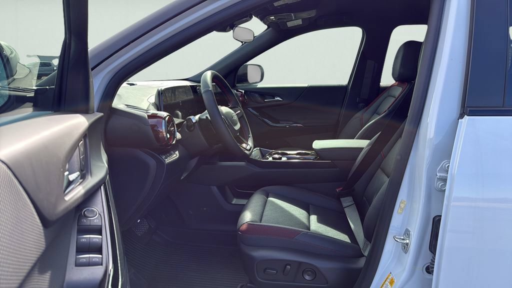 New 2026 Chevrolet Equinox RS w/ LPO, Floor Liner Package FWD image 25
