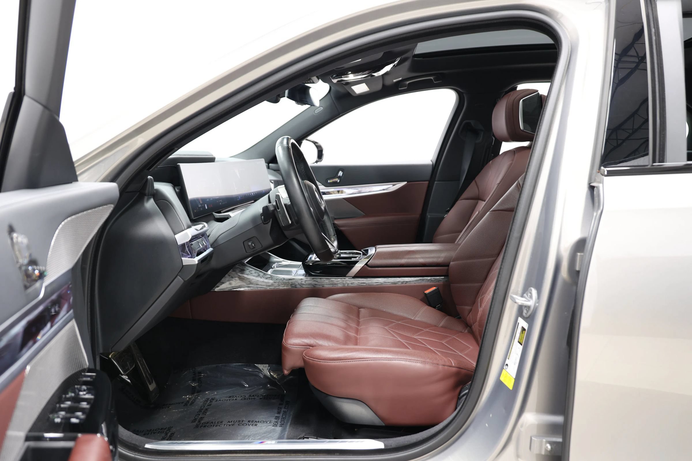 Used 2023 BMW 740i w/ Parking Assistance Package RWD image 12