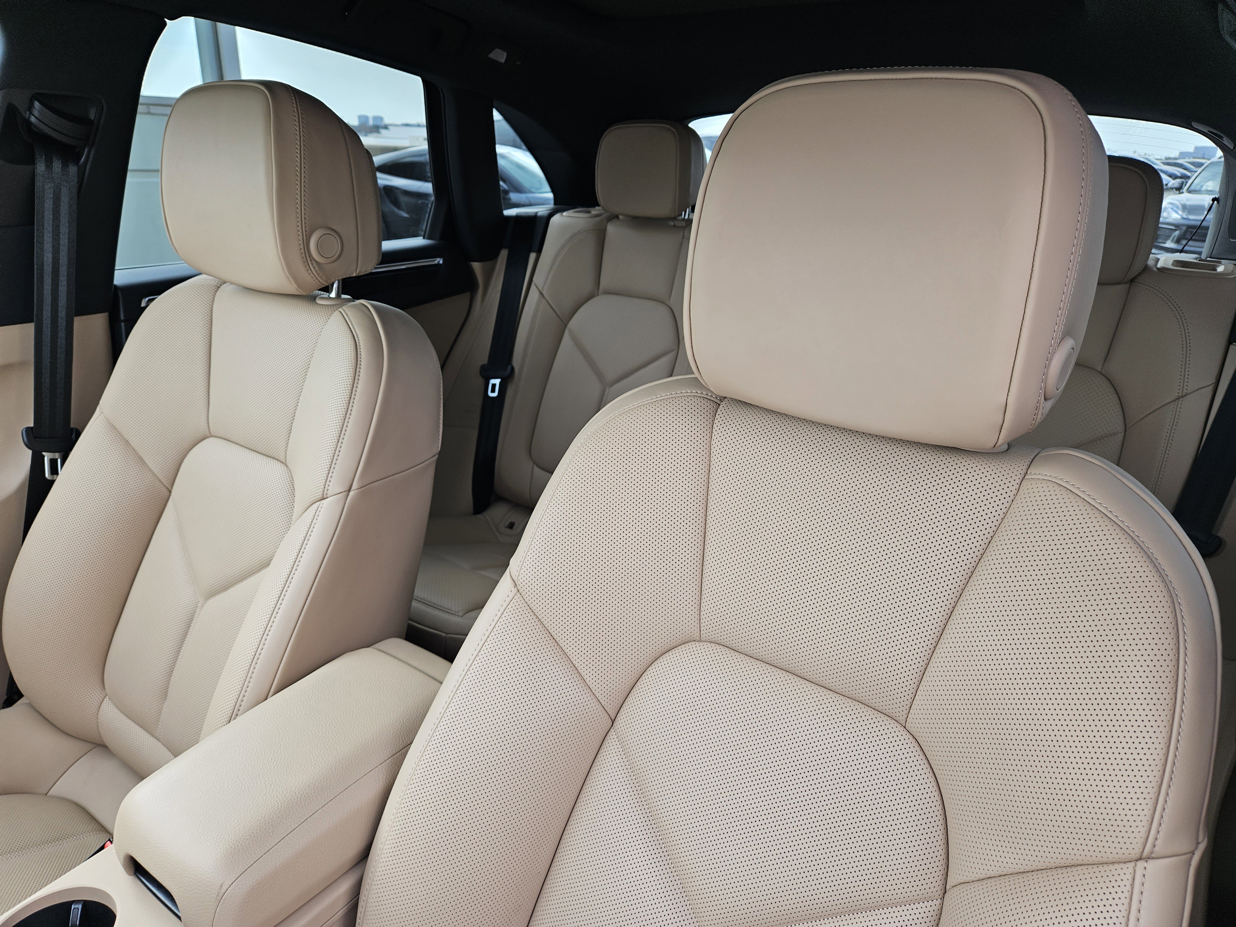 Certified 2026 Porsche Macan image 6