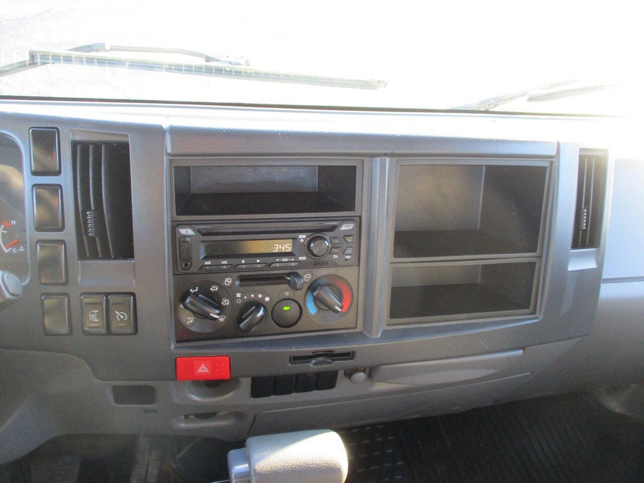 Used 2019 Isuzu NPR image 17