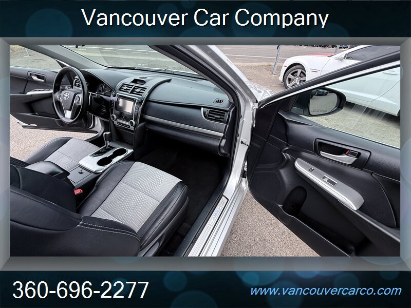 Used 2014 Toyota Camry SE FWD image 16