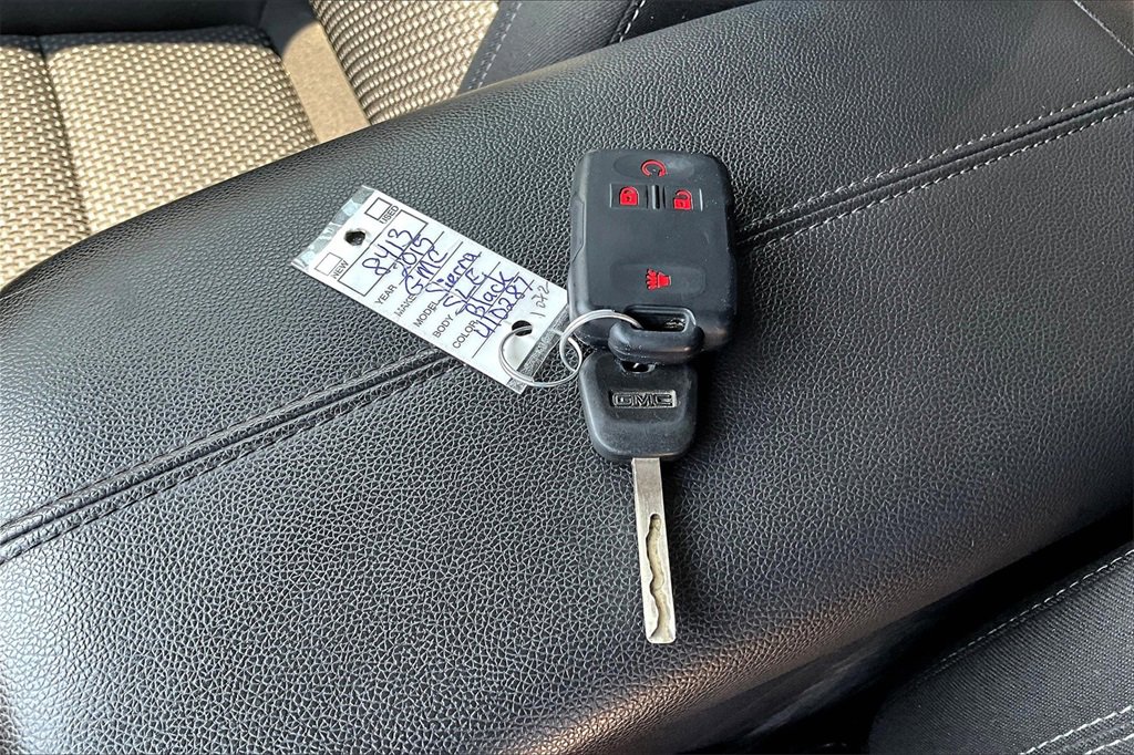 Used 2023 GMC Terrain SLE image 34