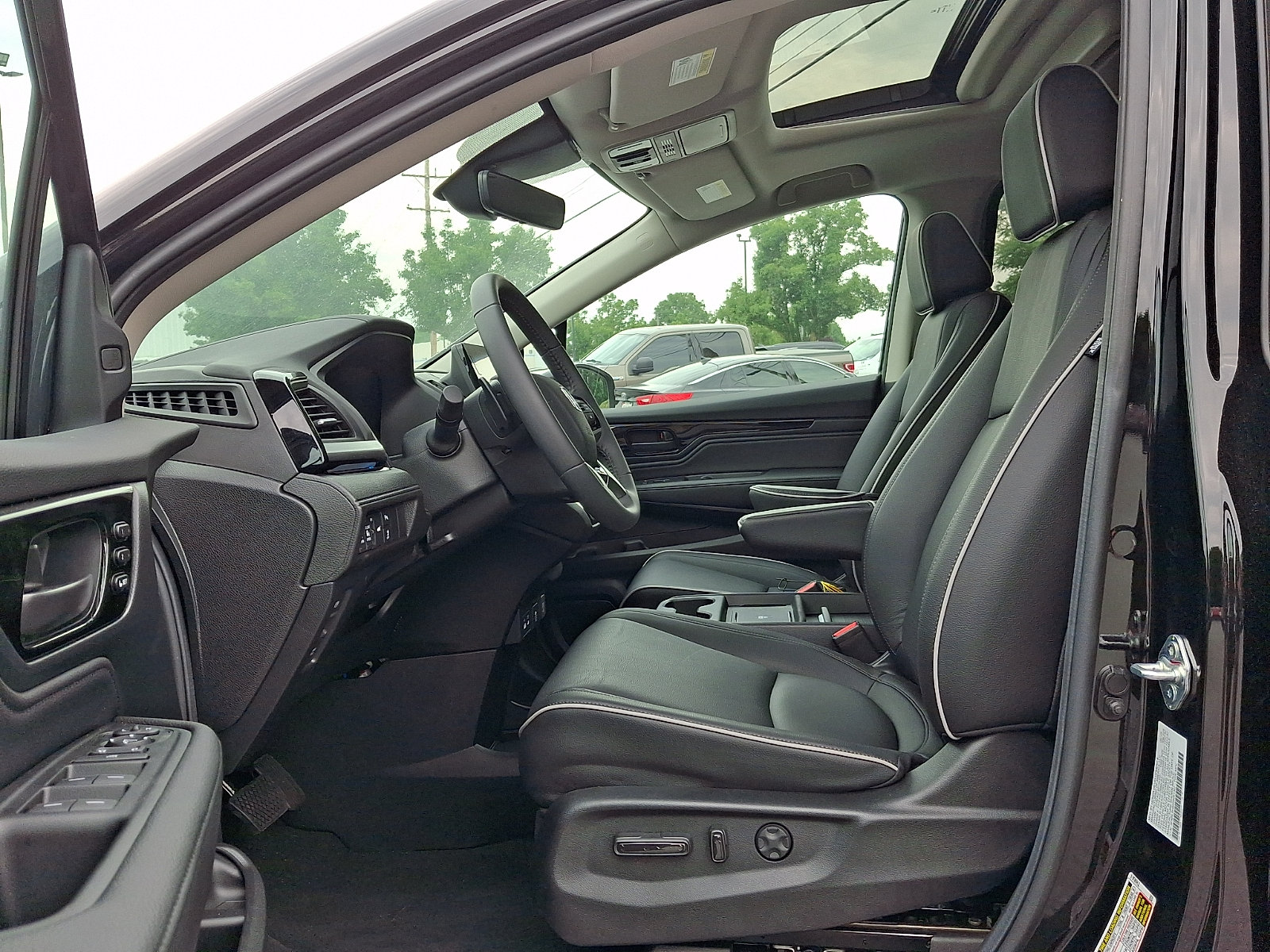 Used 2025 Honda Odyssey Touring image 13