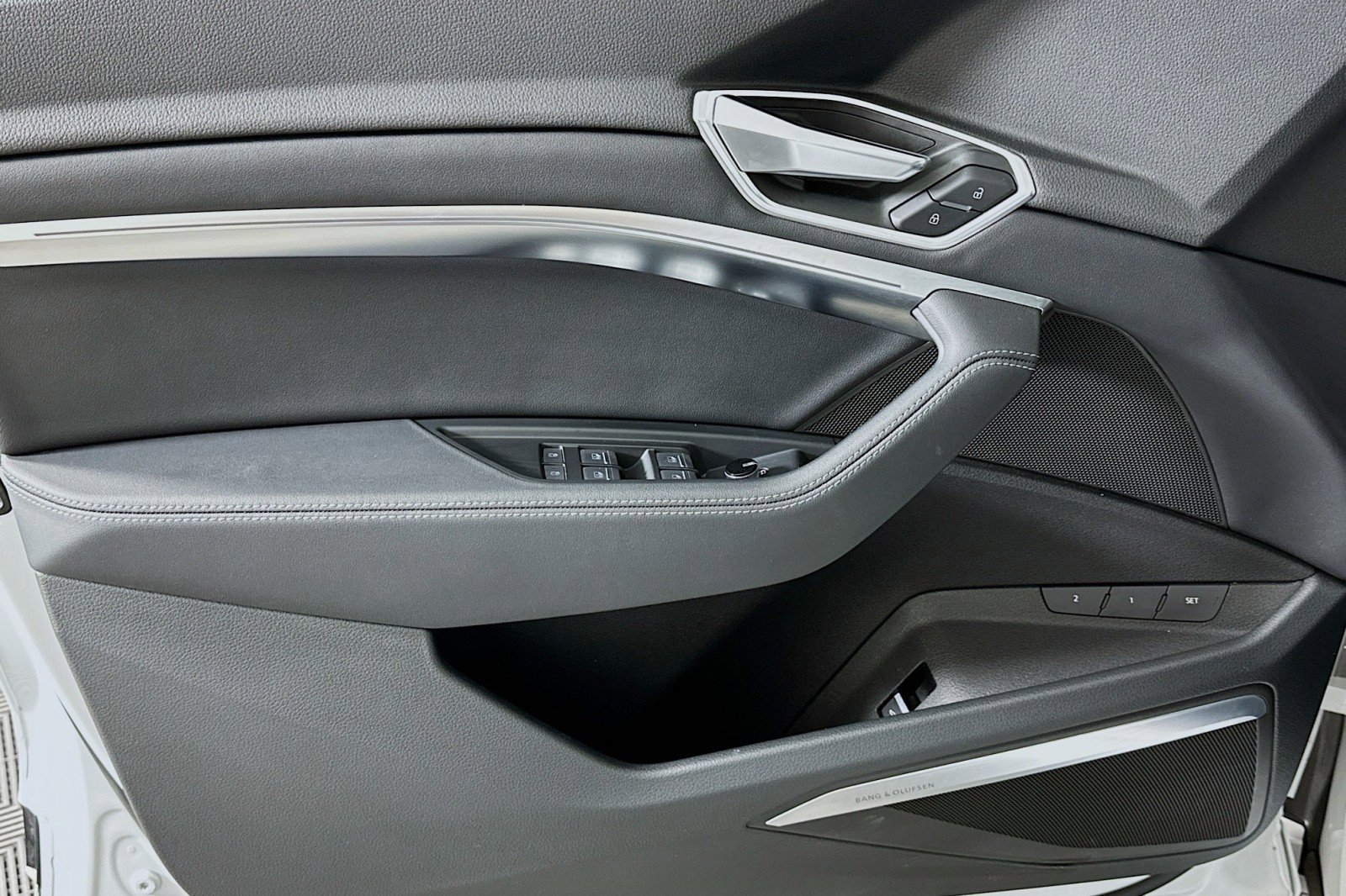 Used 2022 Audi e-tron Premium Plus w/ Premium Plus Package image 21