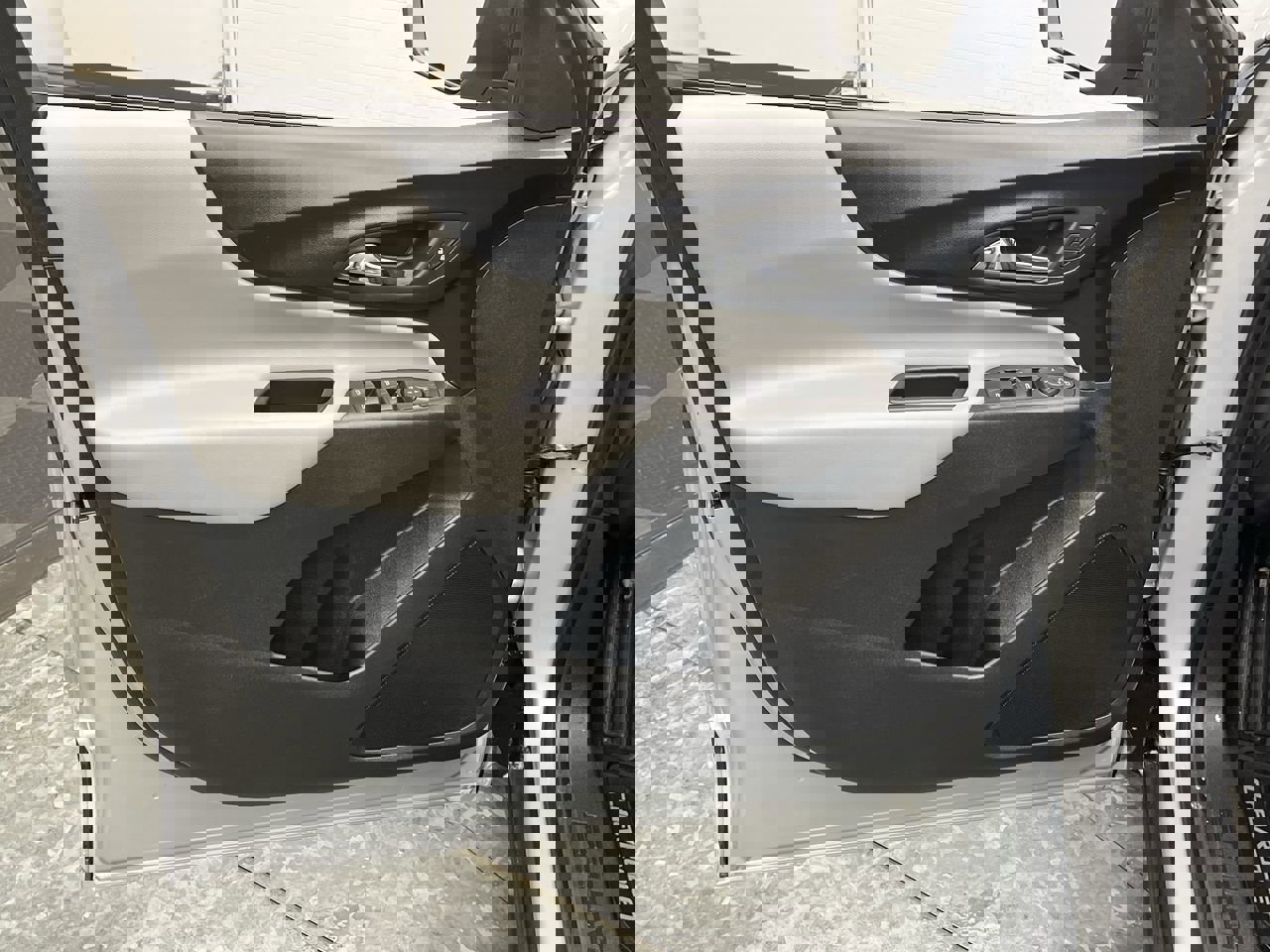 Used 2018 Chevrolet Equinox LS image 6