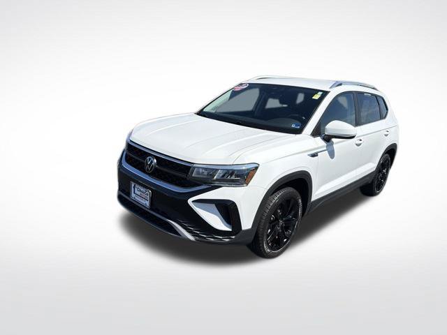 Used 2023 Volkswagen Taos SE w/ Black Wheel Package