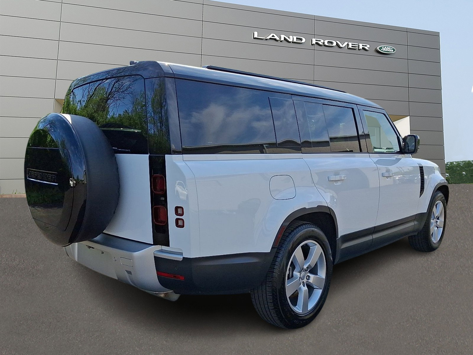 Used 2025 Land Rover Defender 130 S AWD/4WD image 2