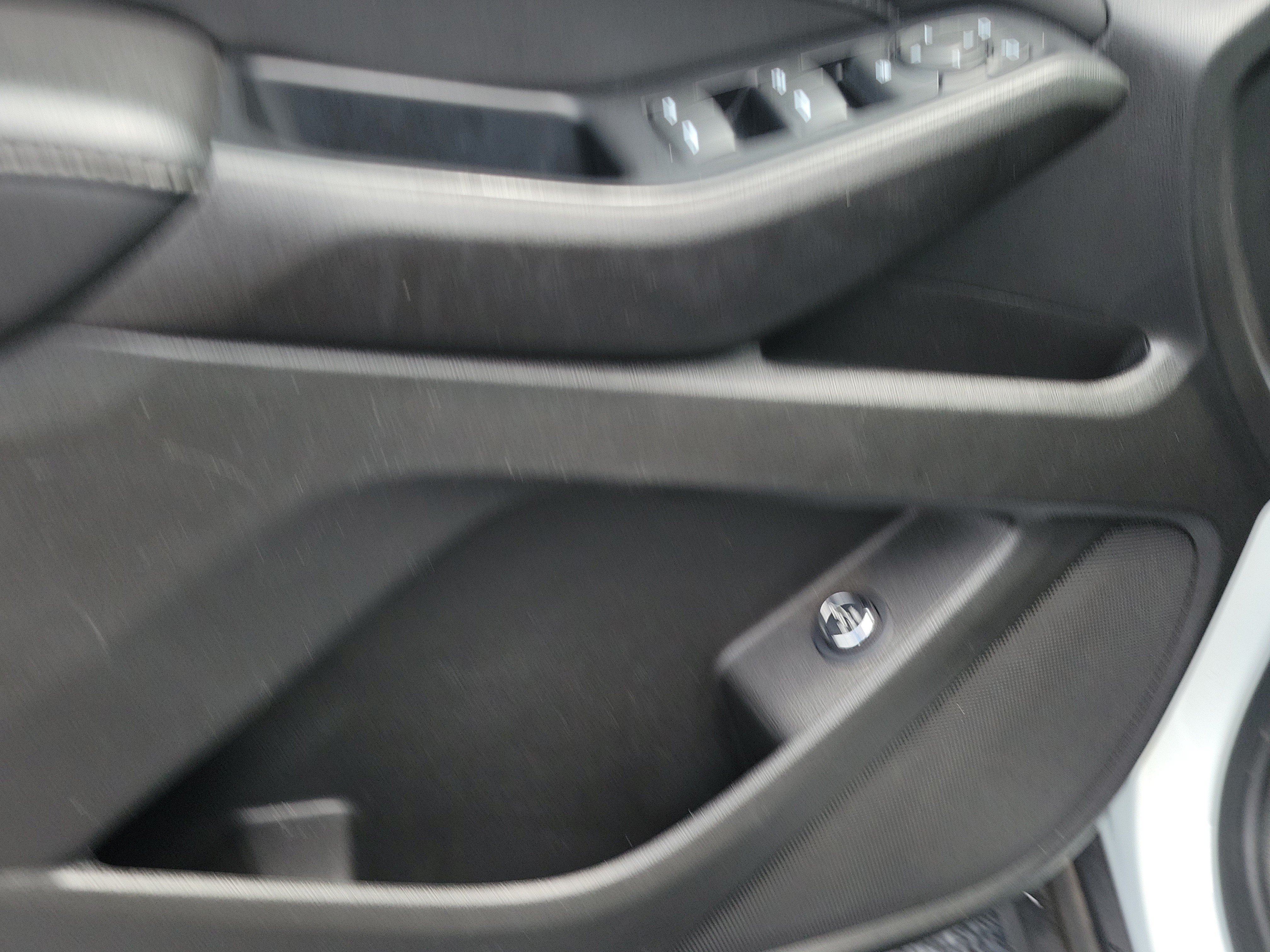 Used 2023 Chevrolet Traverse LT FWD image 19
