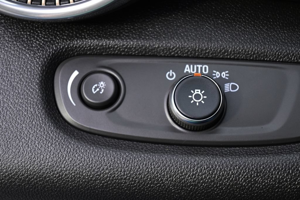 Used 2024 Chevrolet Trax ACTIV w/ Sunroof Package FWD image 24