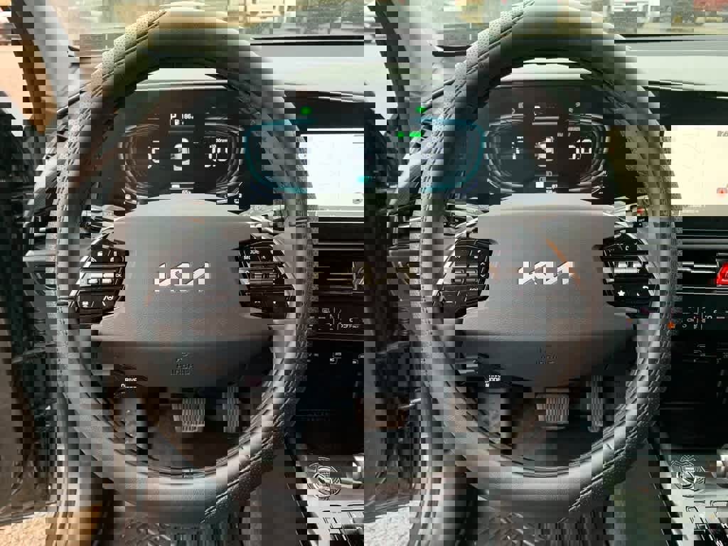 Used 2025 Kia Niro EX image 14