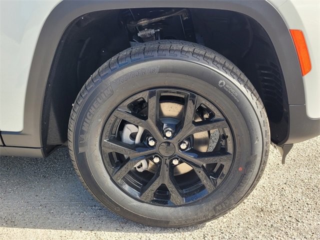 Used 2025 Jeep Grand Cherokee Altitude image 9