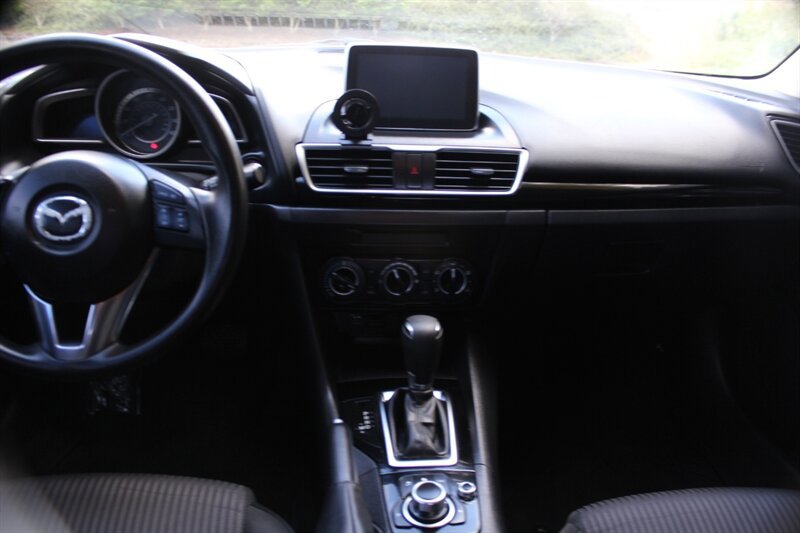 Used 2016 MAZDA MAZDA3 i Sport w/ Preferred Equipment Package FWD image 14
