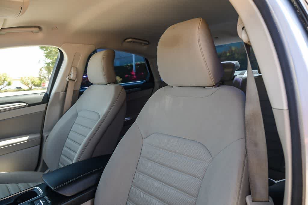 Used 2019 Ford Fusion SE FWD image 17