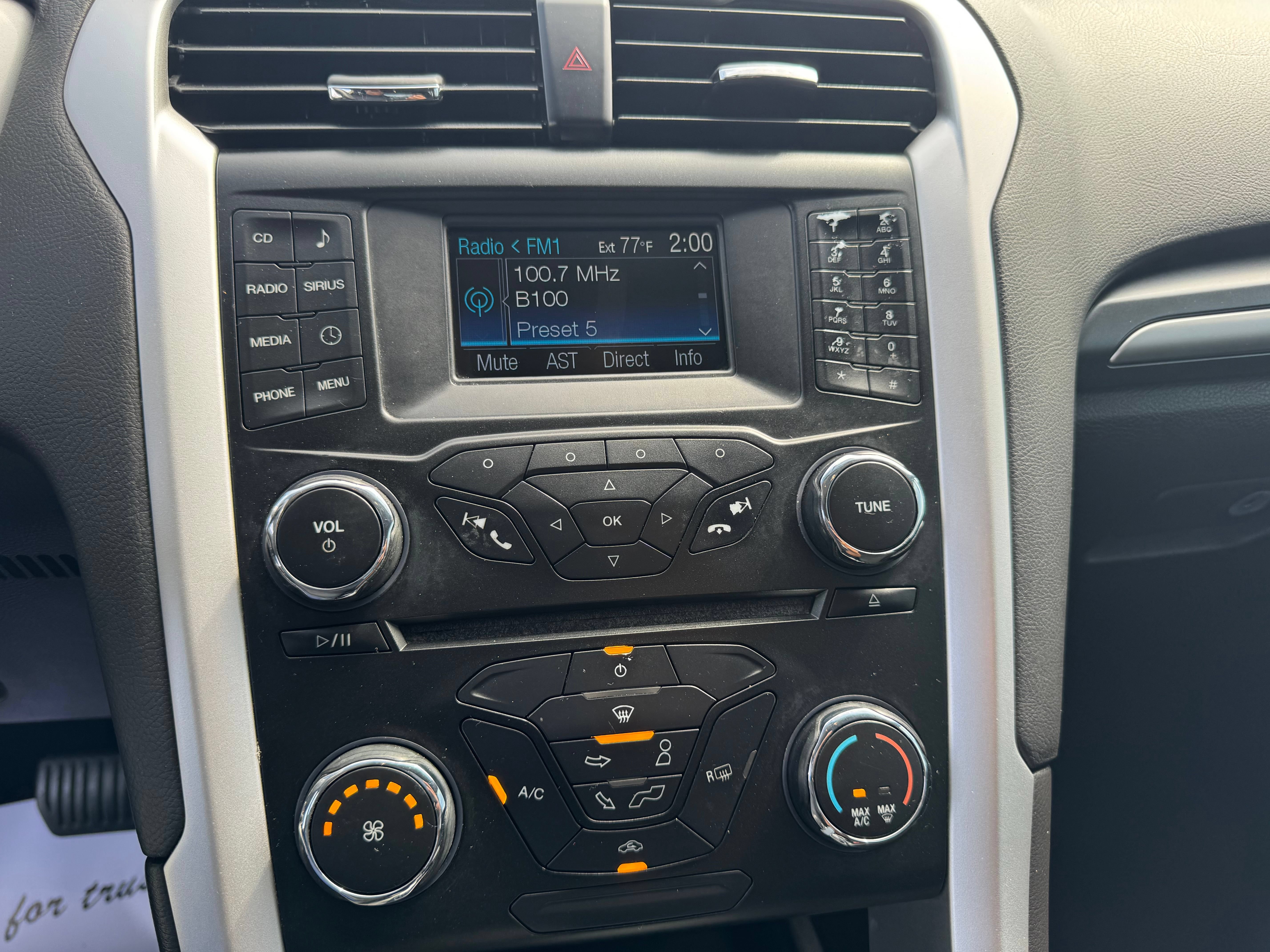 Used 2014 Ford Fusion SE FWD image 27