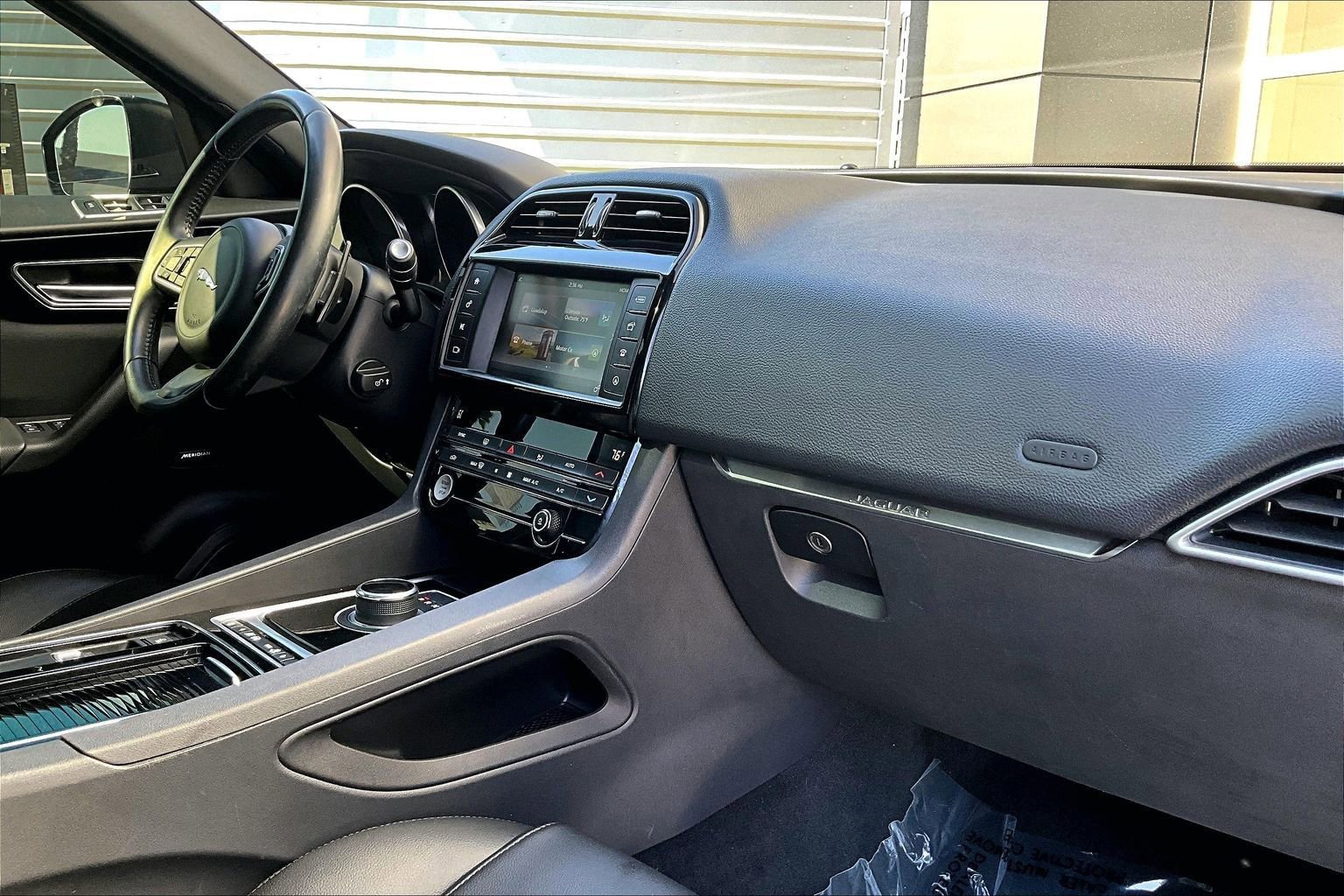 Used 2018 Jaguar F-PACE Premium image 16