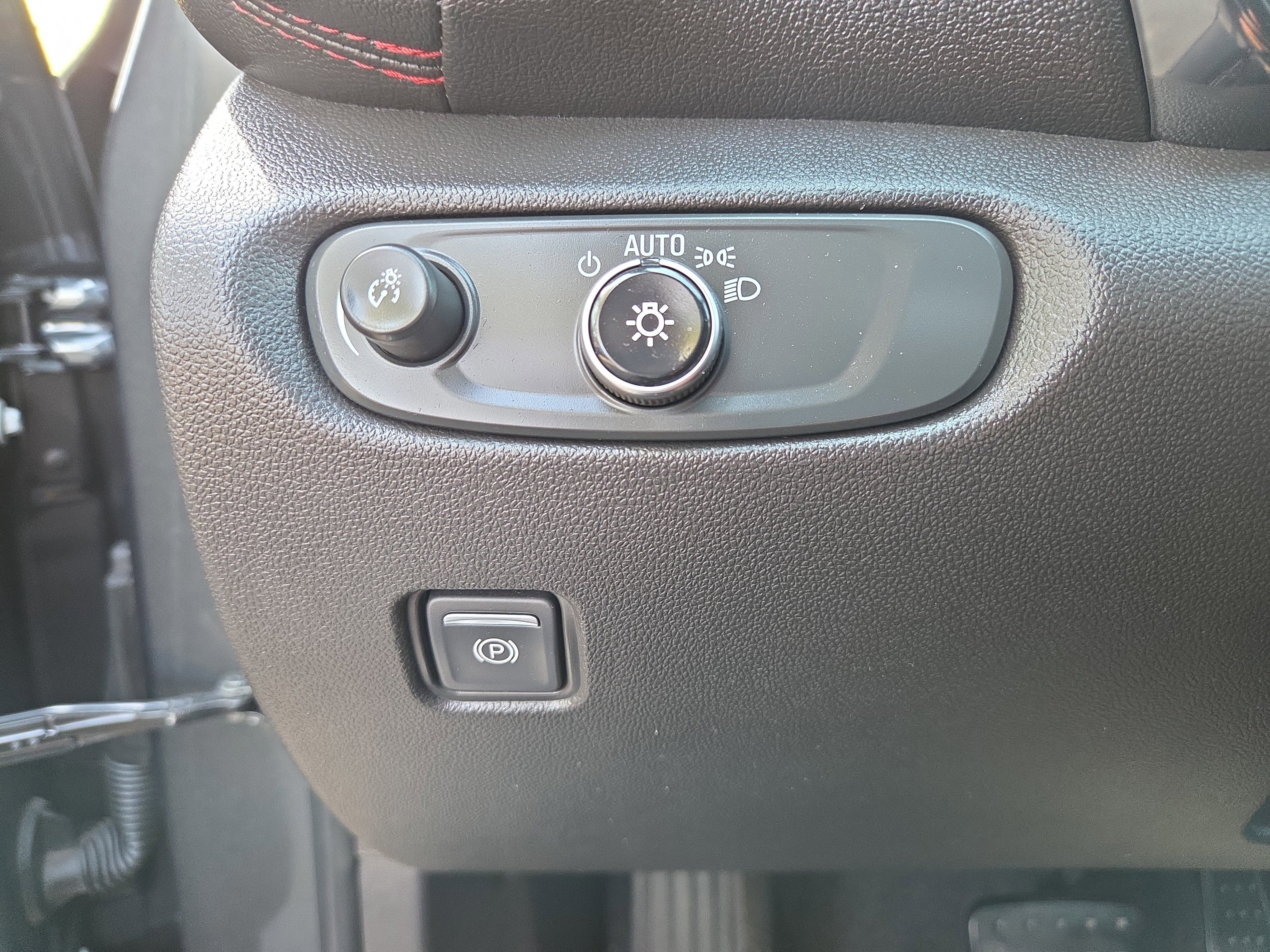 Used 2019 Chevrolet Blazer RS w/ Sun and Wheels Package image 24