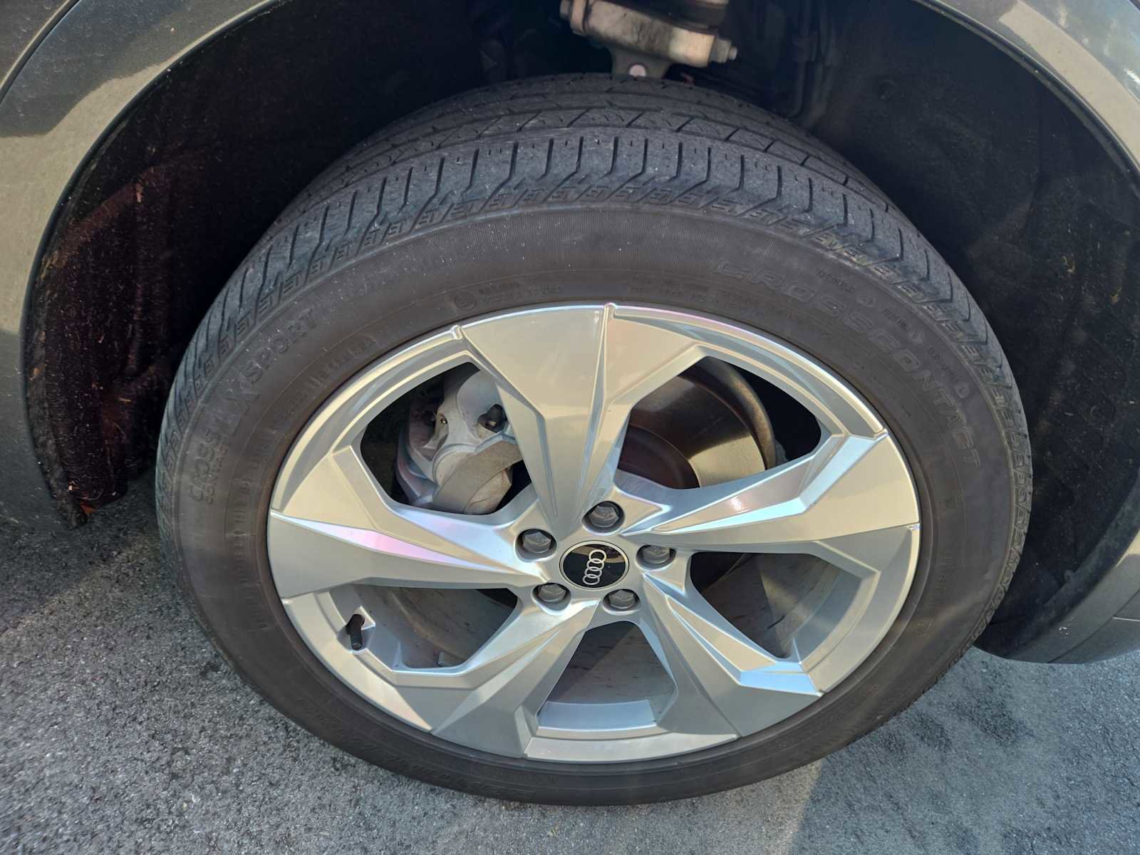 Used 2024 Audi Q5 2.0T Premium w/ Convenience Package image 2