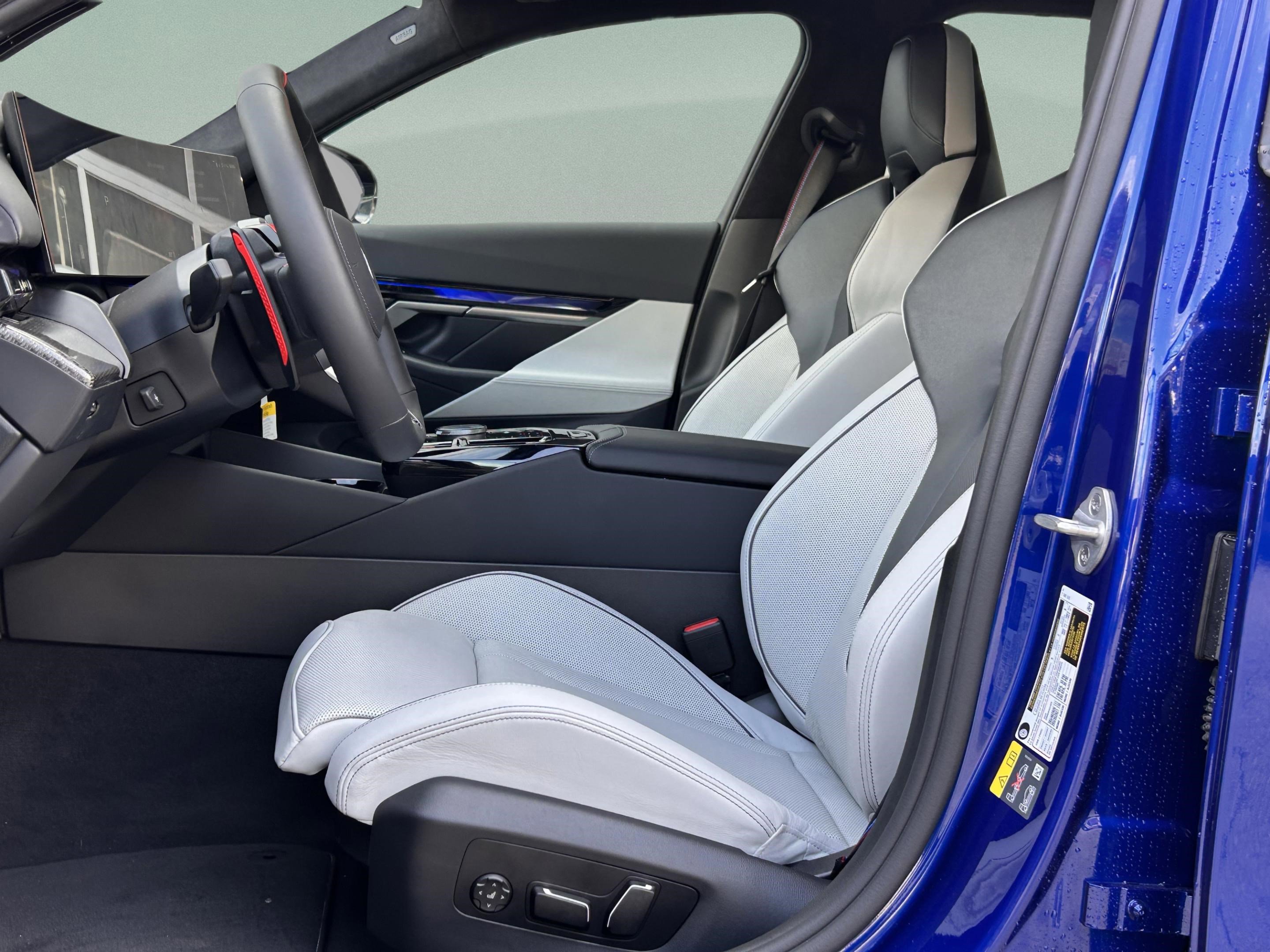 Used 2025 BMW M5 w/ Carbon Package AWD/4WD image 21