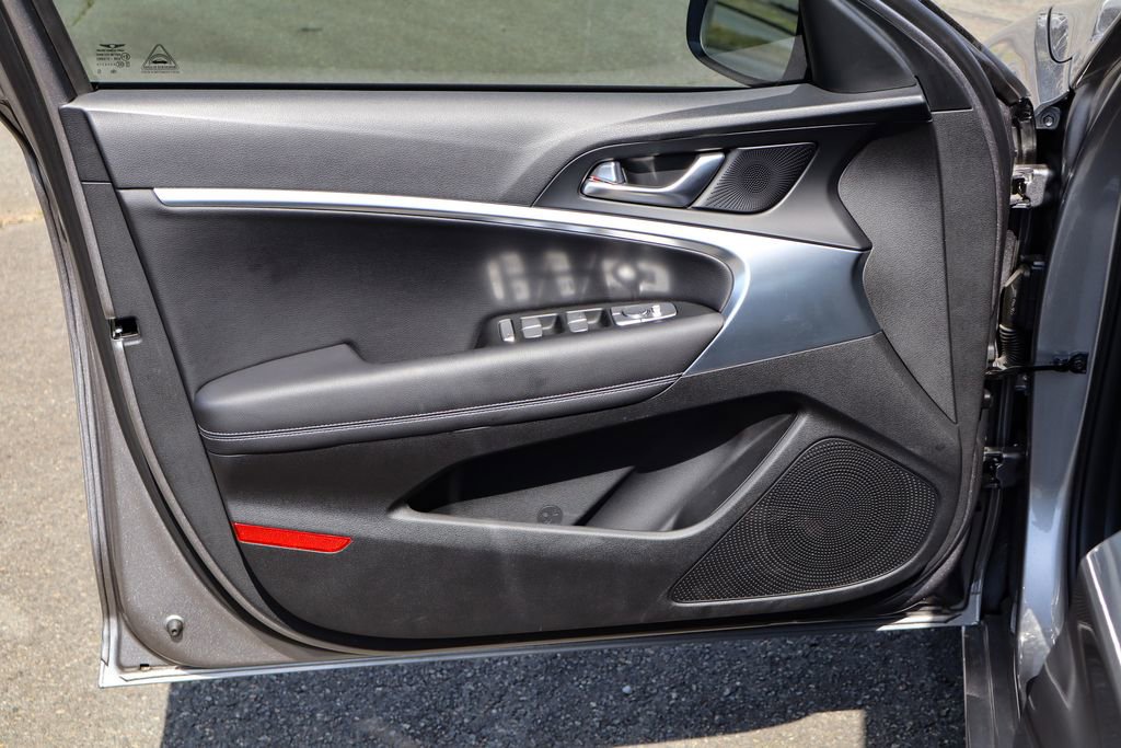 Used 2026 Genesis G70 2.5T image 36