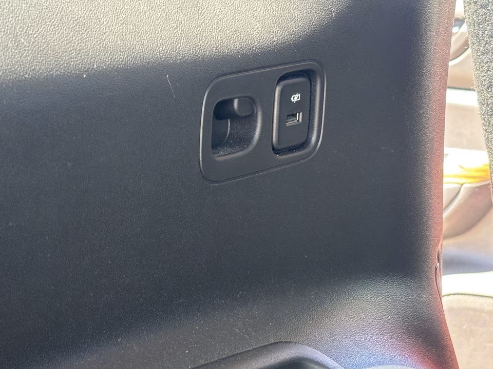 Used 2018 GMC Acadia Denali w/ Technology Package FWD image 32