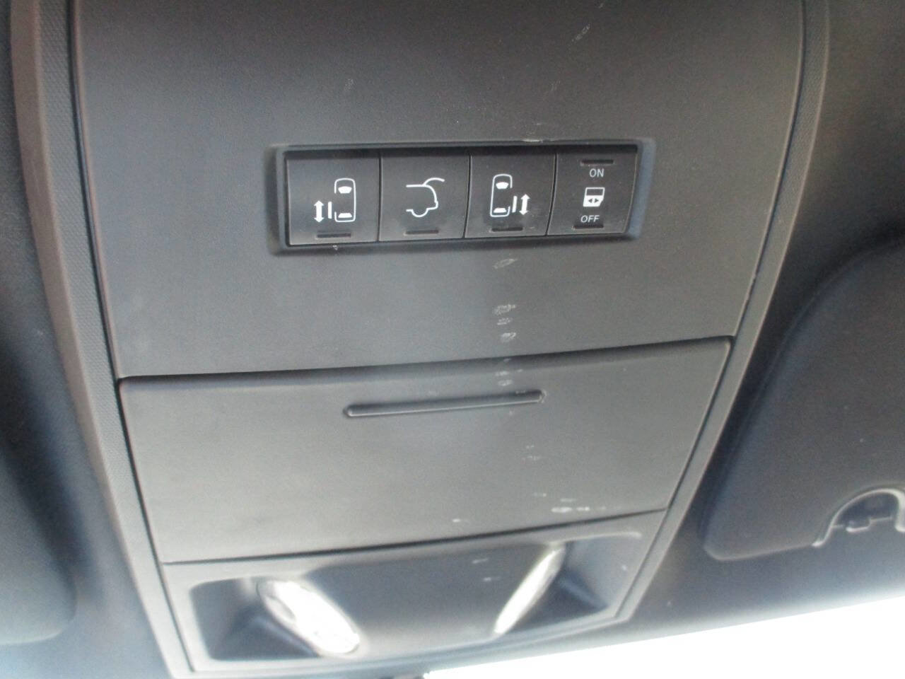 Used 2018 Dodge Grand Caravan SXT image 30