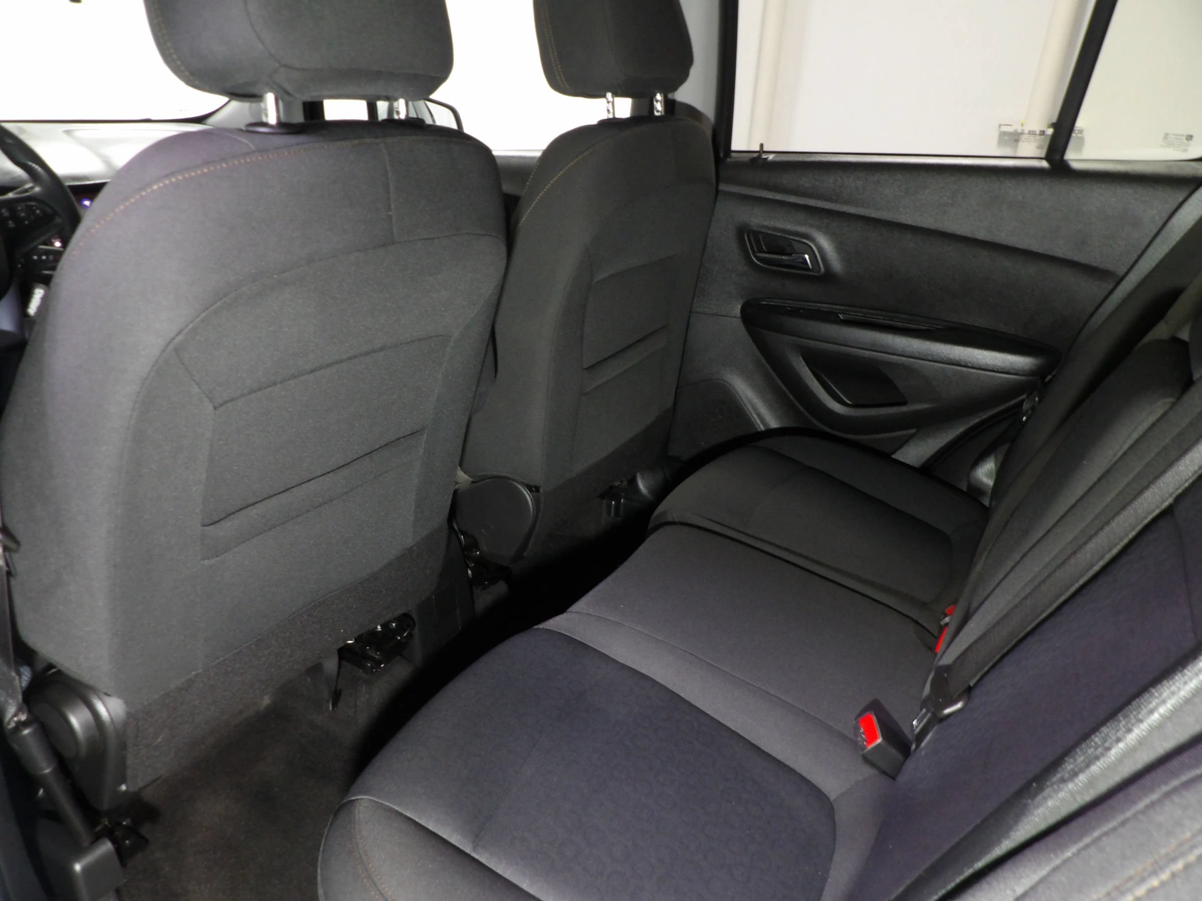 Used 2022 Chevrolet Trax LS w/ Tint and Cruise Package AWD/4WD image 10