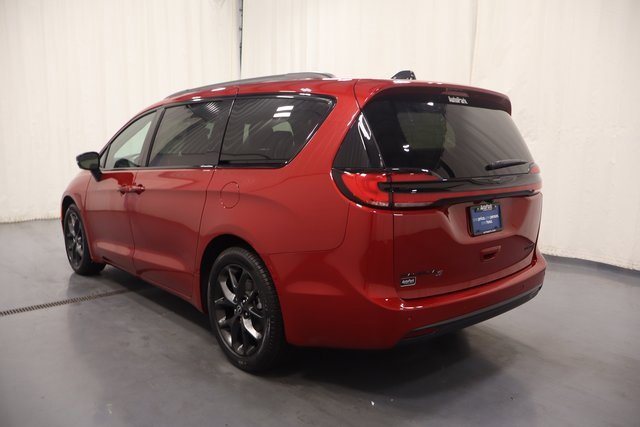 New 2026 Chrysler Pacifica Limited image 6