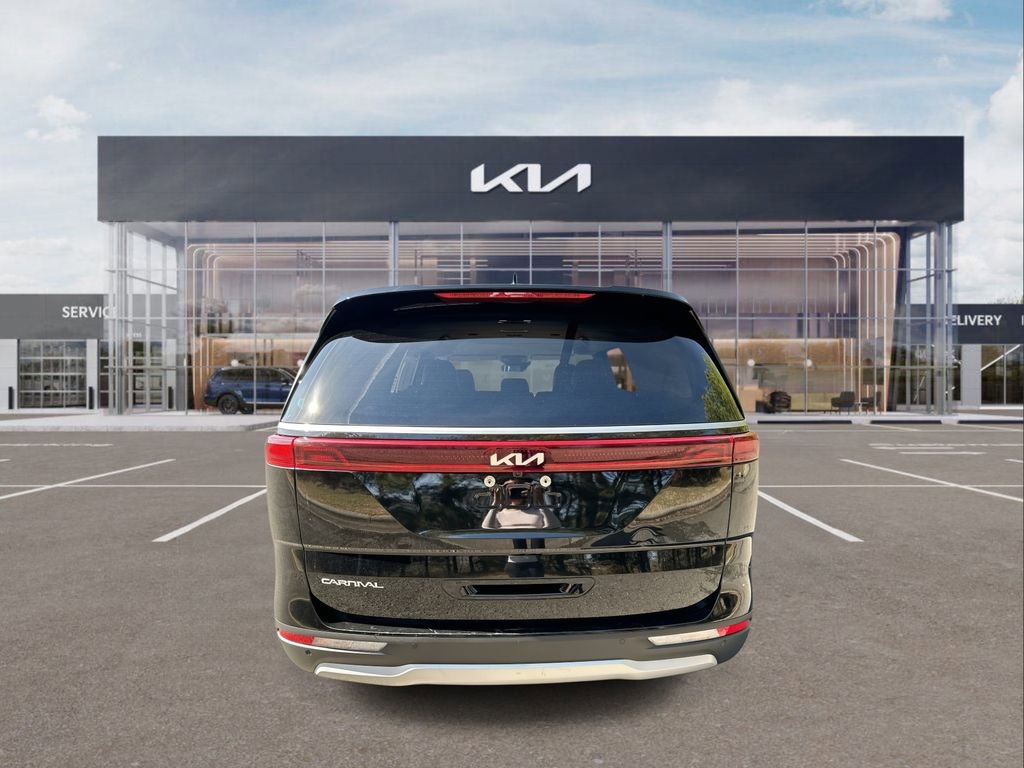 Used 2023 Kia Carnival LX image 7