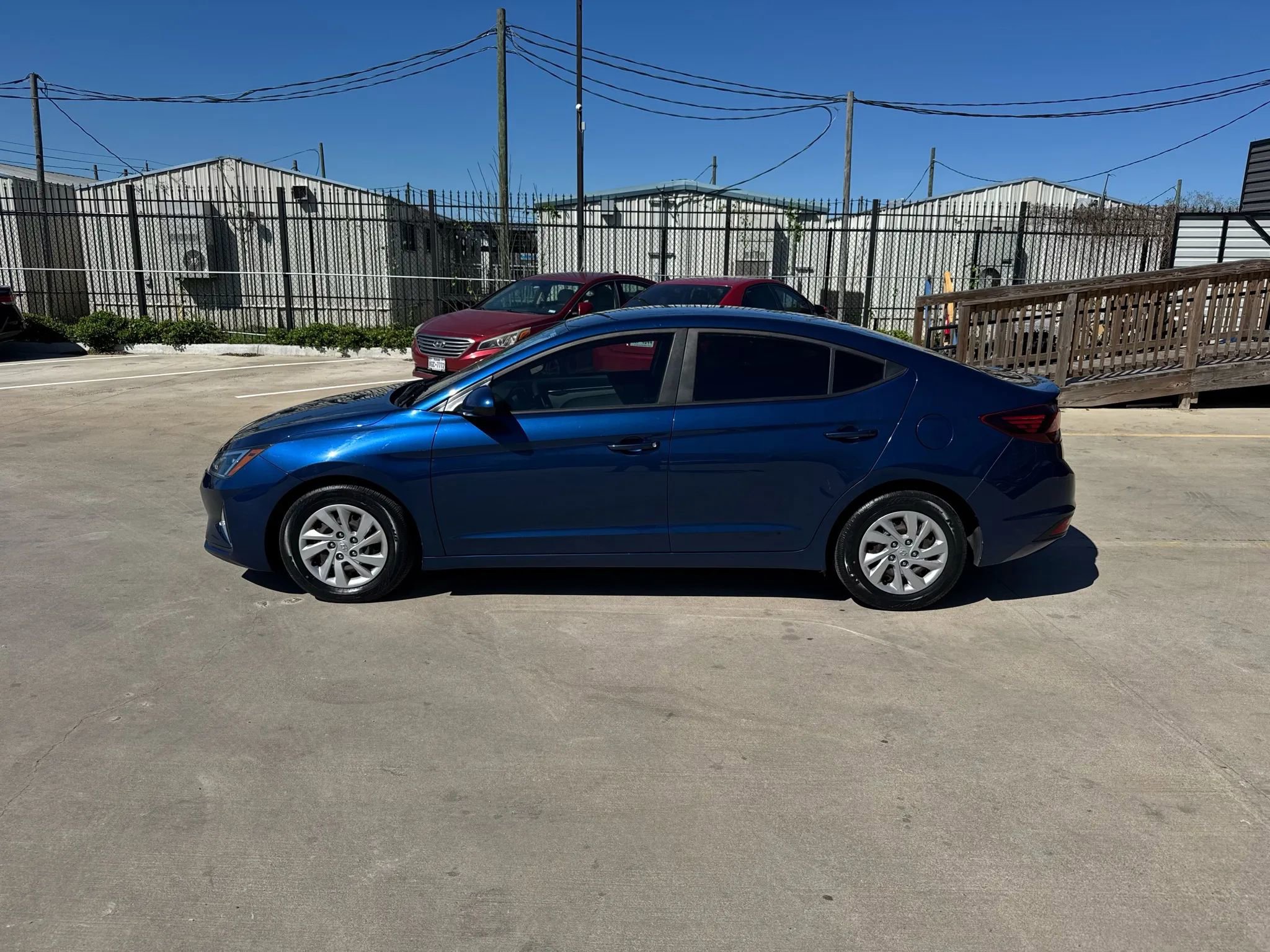 Used 2020 Hyundai Elantra SE image 3