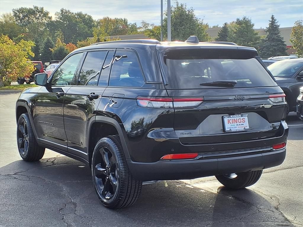 New 2025 Jeep Grand Cherokee Limited w/ Black Appearance Package AWD/4WD image 4