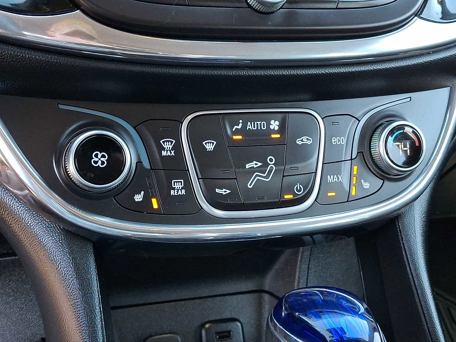 Used 2018 Chevrolet Volt Premier w/ Driver Confidence Package FWD image 16