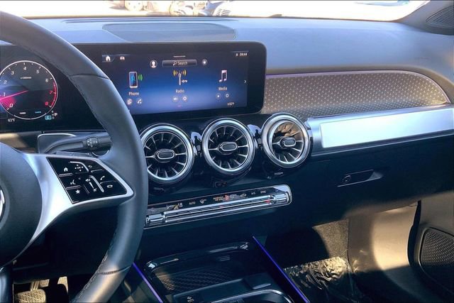 Used 2025 Mercedes-Benz GLB 250 4MATIC image 5