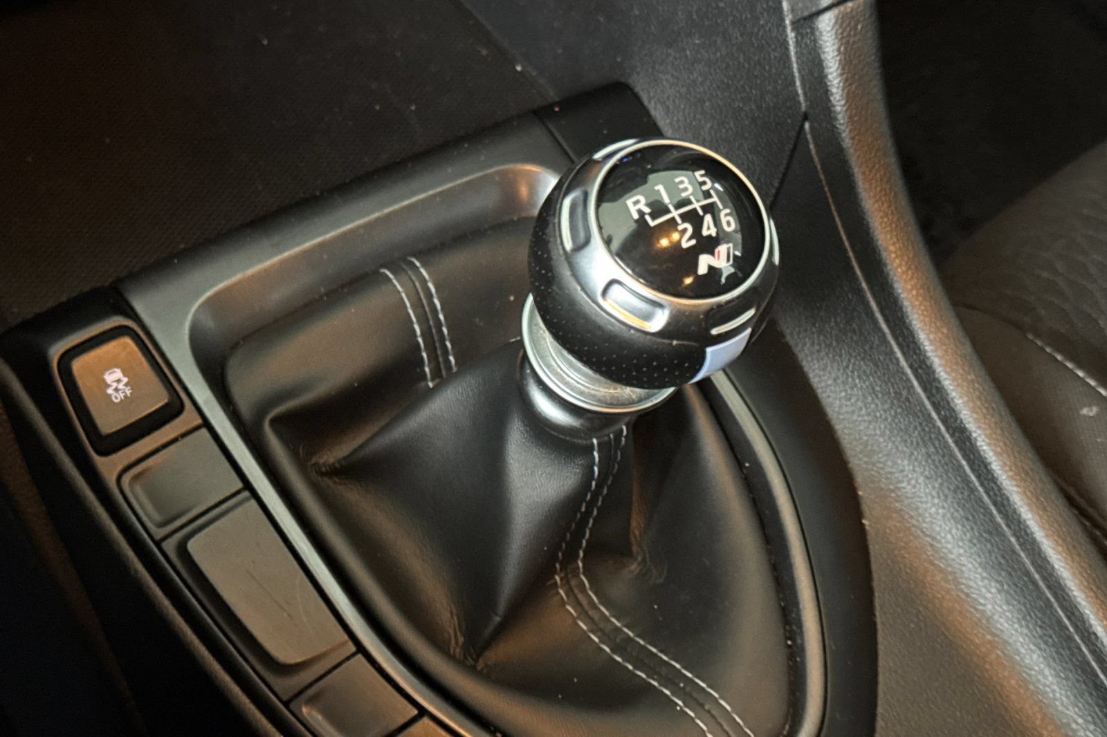 Used 2020 Hyundai Veloster N w/ Performance Package FWD image 21