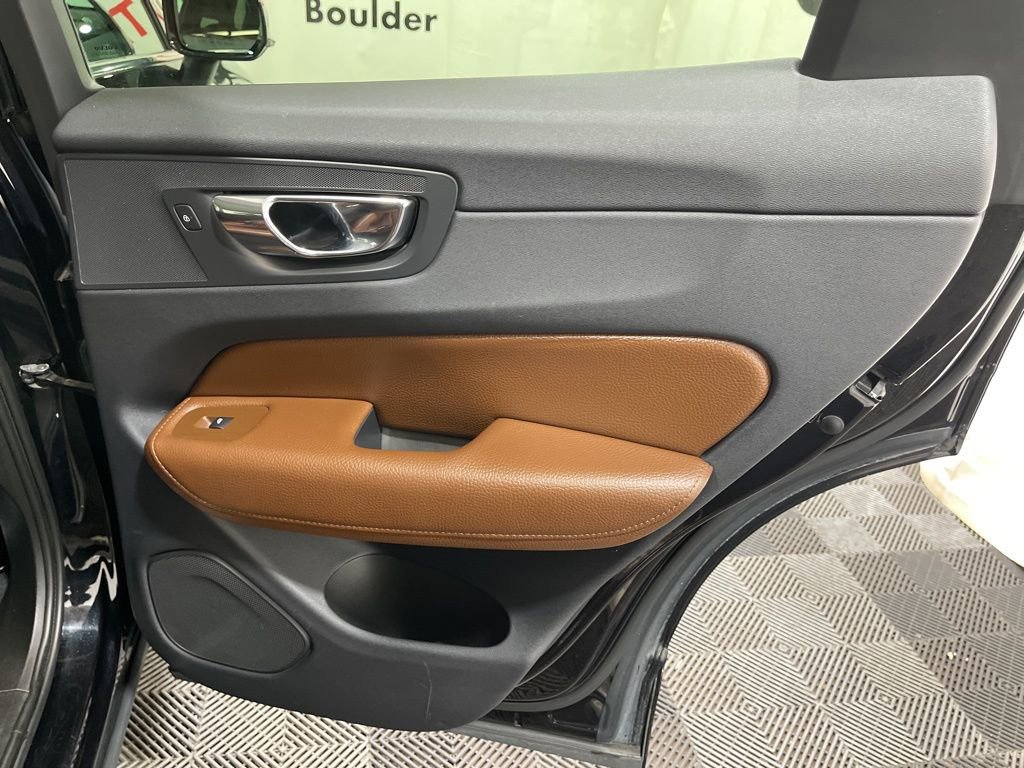 Used 2019 Volvo XC60 T6 Momentum w/ Multimedia Package image 15