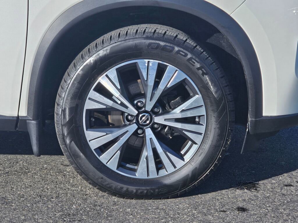 Used 2021 Nissan Rogue SV image 9