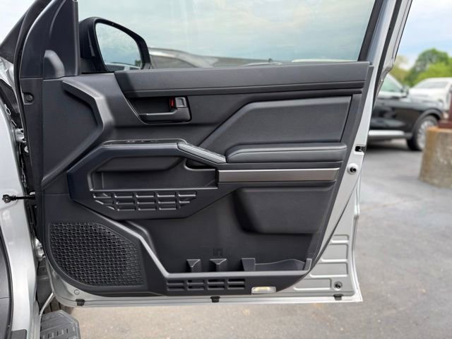 Used 2025 Toyota 4Runner SR5 AWD/4WD image 17
