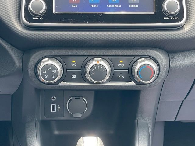 New 2025 Nissan Kicks Play S image 23