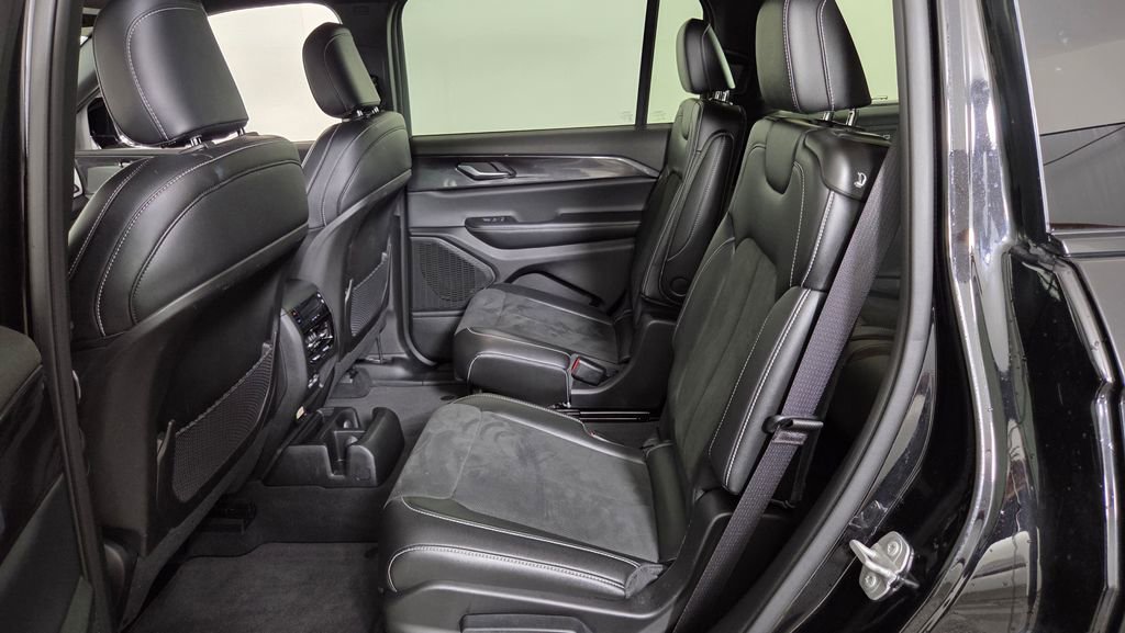 Used 2023 Jeep Grand Cherokee L Laredo AWD/4WD image 31