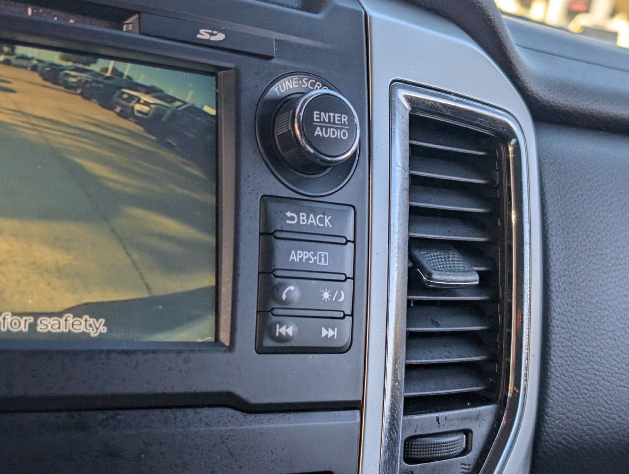 Used 2018 Nissan Titan SV w/ SV Convenience Package RWD image 15