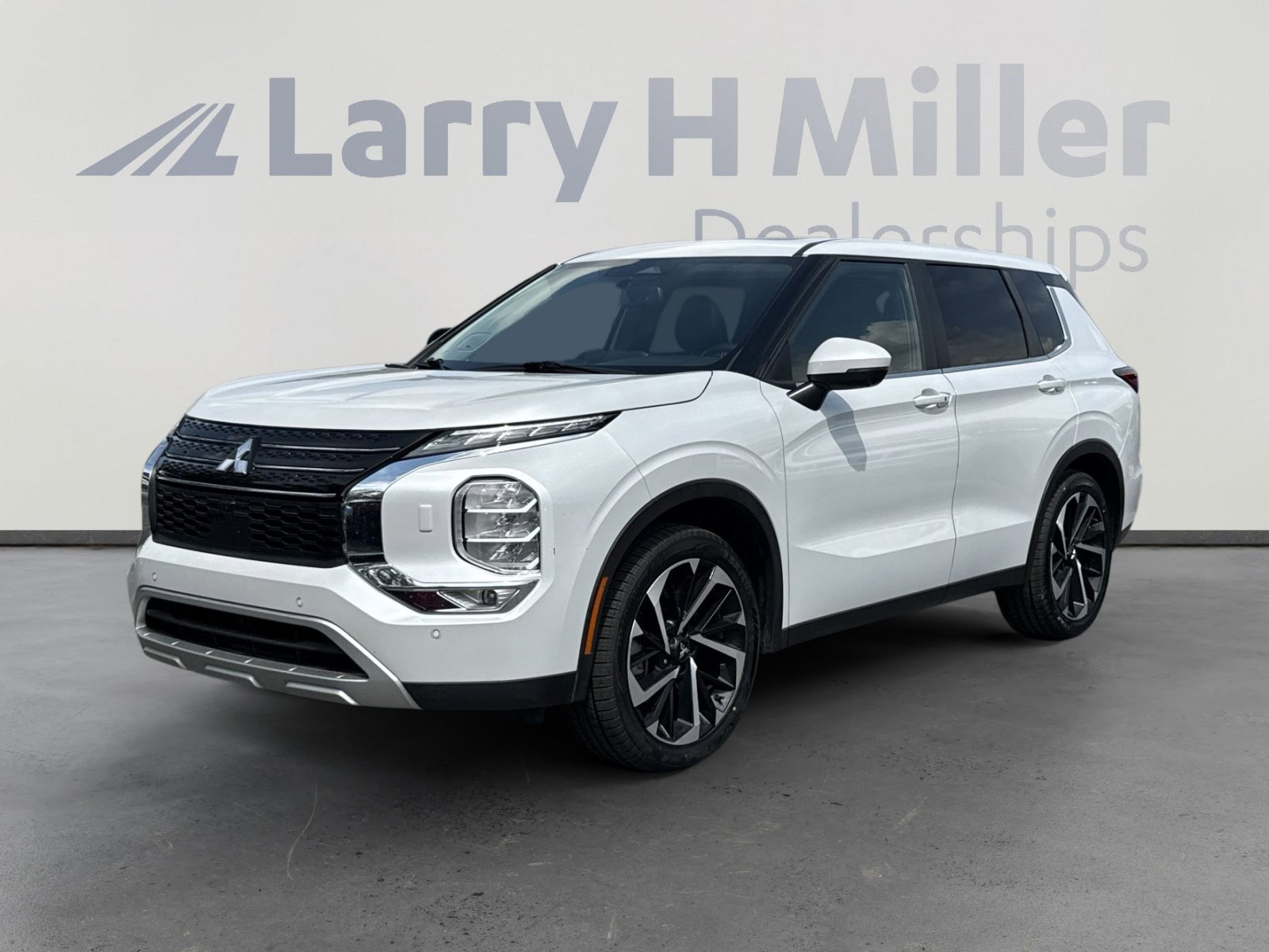 Used 2024 Mitsubishi Outlander SE